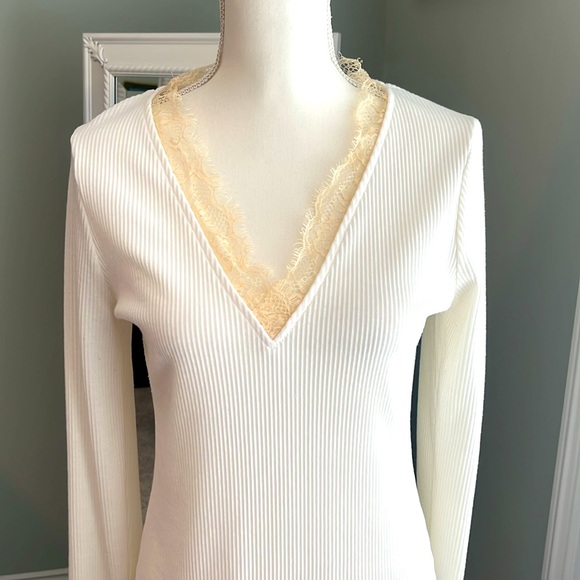 Gimmicks top, white/ivory w/ lace, size L. - Picture 4 of 10